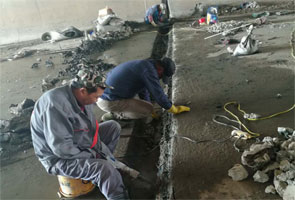 潜江铁路框架桥伸缩缝堵漏